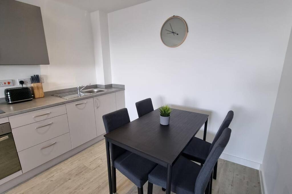 2 Bedroom Penthouse Манчестер Экстерьер фото